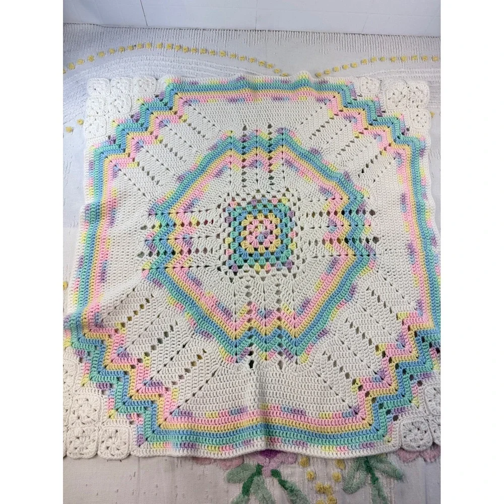 Handmade vtg Crochet Baby Blanket Pastel Rainbow Starburst Granny Square 34x36